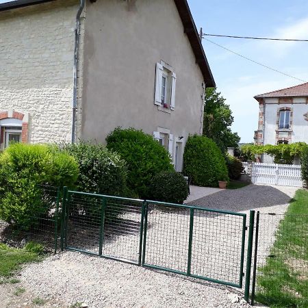 Gite Aux Lauriers Lacroix-sur-Meuse Екстериор снимка