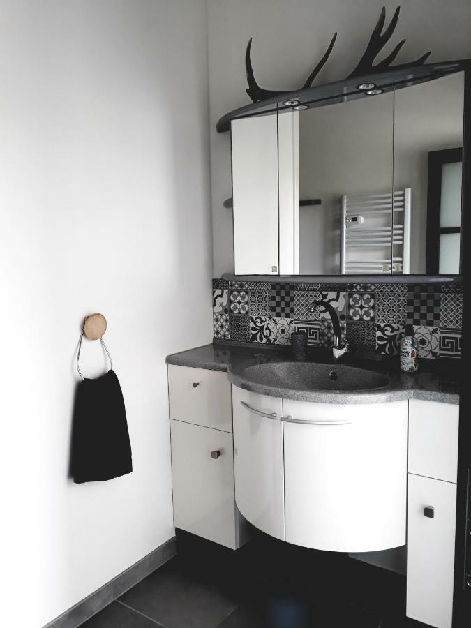 Gite Aux Lauriers Lacroix-sur-Meuse Екстериор снимка