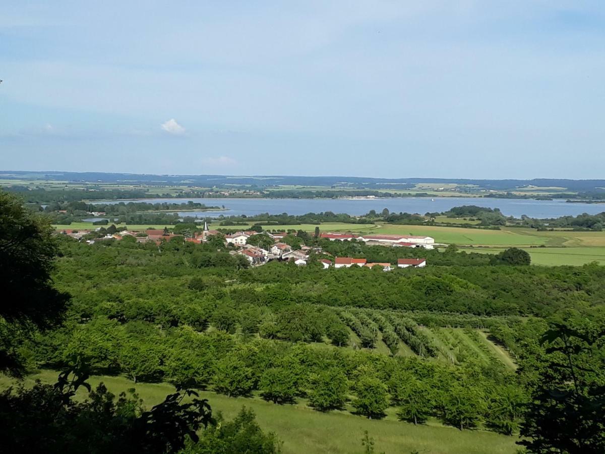 Gite Aux Lauriers Lacroix-sur-Meuse Екстериор снимка