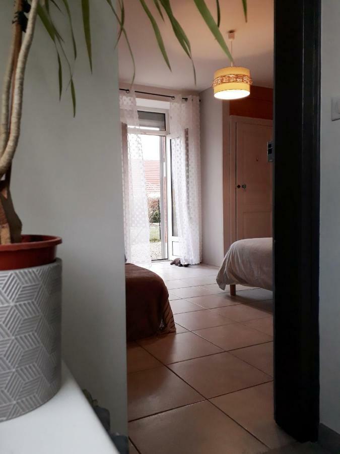 Gite Aux Lauriers Lacroix-sur-Meuse Екстериор снимка