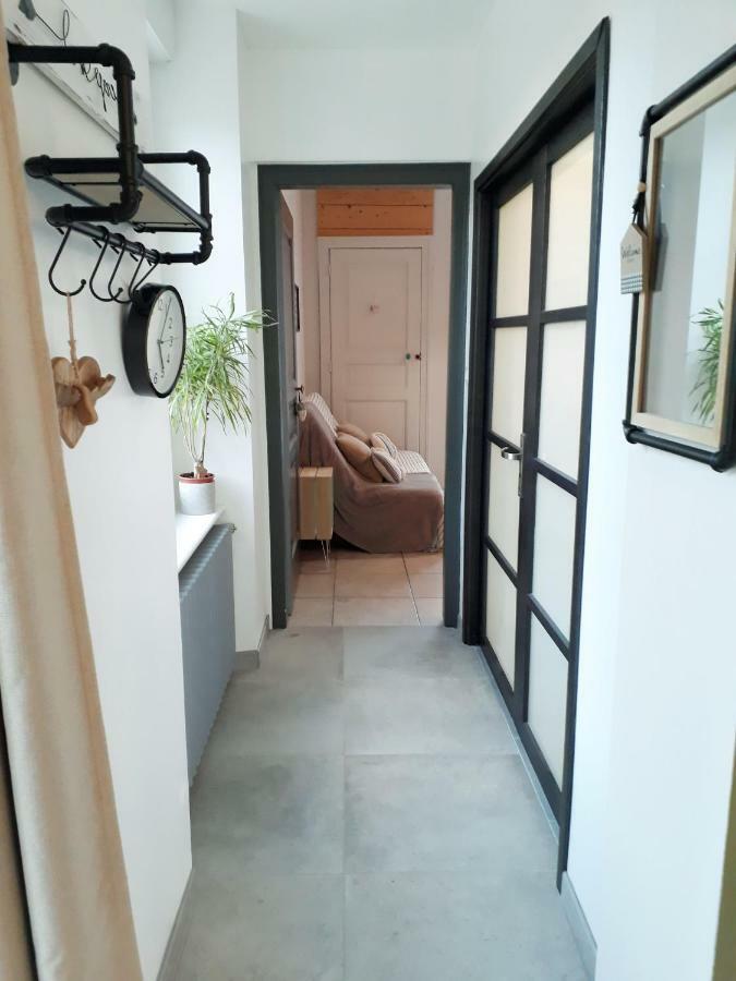 Gite Aux Lauriers Lacroix-sur-Meuse Екстериор снимка