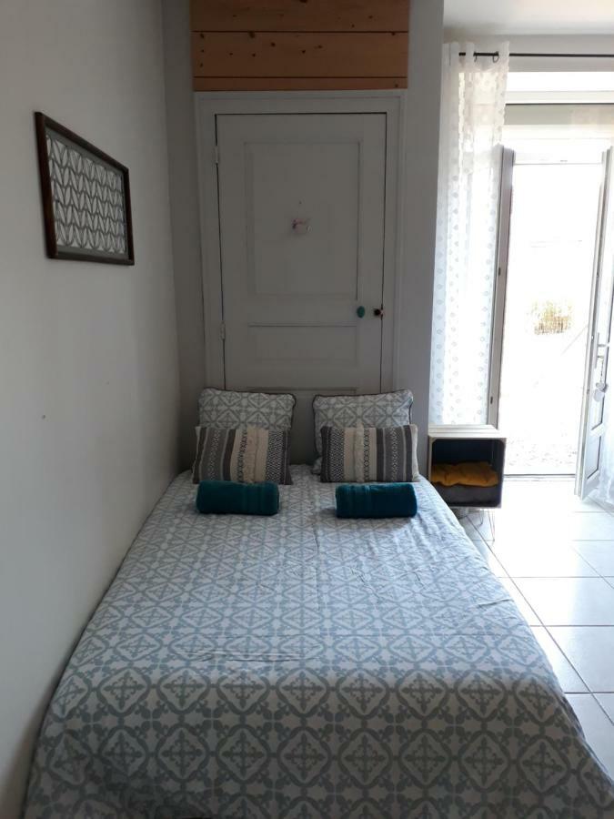 Gite Aux Lauriers Lacroix-sur-Meuse Екстериор снимка