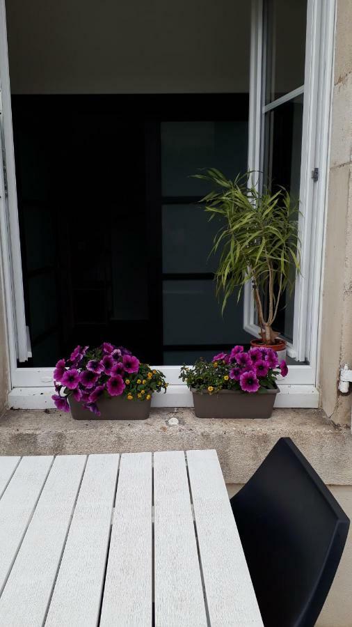 Gite Aux Lauriers Lacroix-sur-Meuse Екстериор снимка