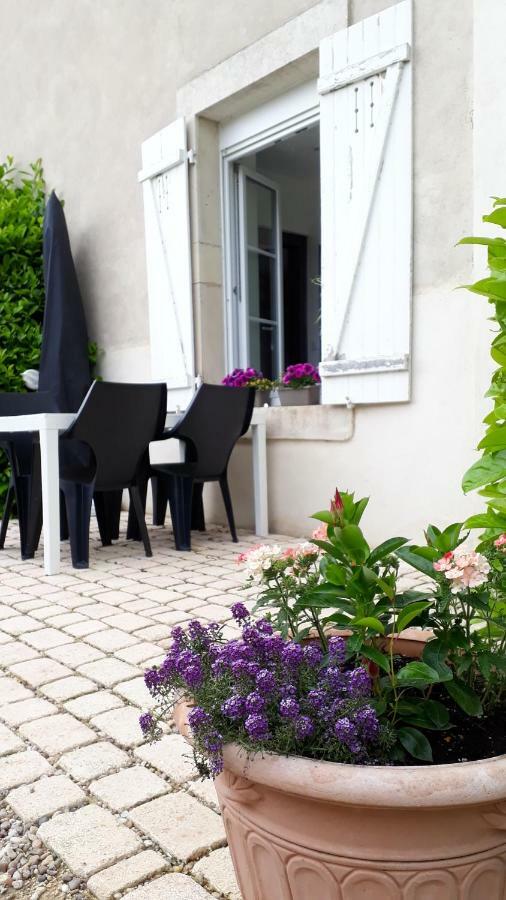 Gite Aux Lauriers Lacroix-sur-Meuse Екстериор снимка